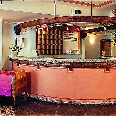 Hotel Locatori 3*